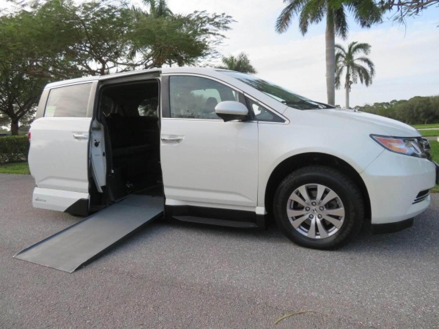 2016 White /Truffle Honda Odyssey (5FNRL5H63GB) , Automatic transmission, located at 4301 Oak Circle #19, Boca Raton, FL, 33431, (954) 561-2499, 26.388861, -80.084038 - You are looking at Gorgeous Pearl White Diamond 2016 Honda Odyssey EX-L VMI Northstar Handicap Wheelchair Conversion Van with 79K Original Miles, In-Floor Power Side Entry Ramp with Kneeling Van Function, Passenger Side 6 Way Transfer Seat, Quick Release Driver's Seat, Hand Controls, Tie Down System - Photo#43